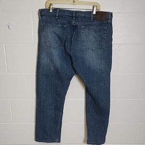 Wrangler Regular Fit Jeans with Classic Wash